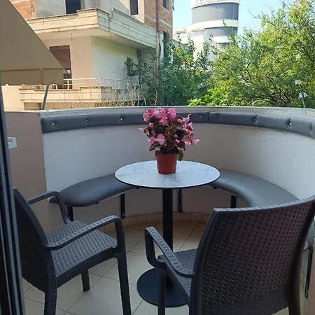 Max Plane Apartment